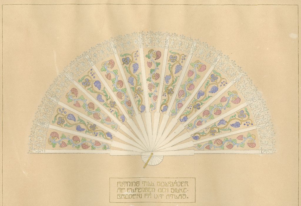 Märtha Roos, Ritning till solfjäder af elfenben och silkebroderi på vit atlas, 1913-14