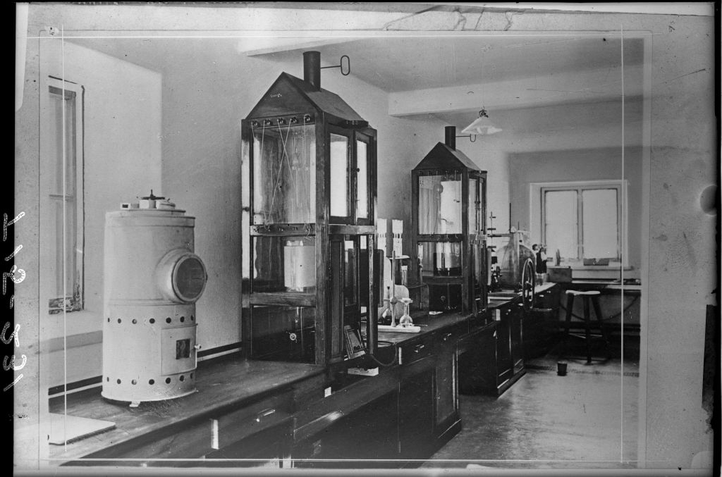 Kemian laboratorio, valmistui 1899
