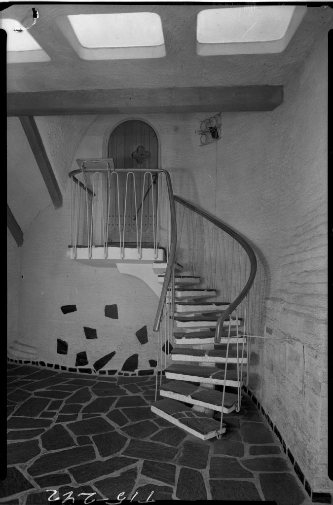 Vanhan polin 4. kerroksen portaikko 1946-