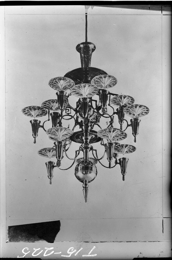 Kattokruunu, 1928 (suunnittelija Paavo Tynell)