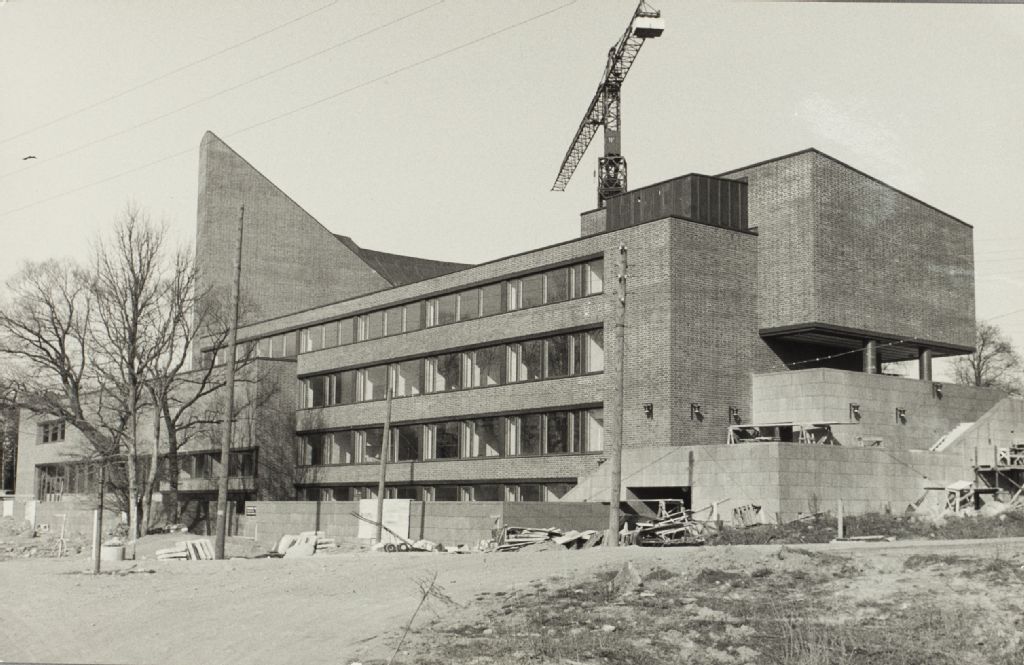 Teknillistä korkeakoulua rakennetaan 1960-luvun alussa