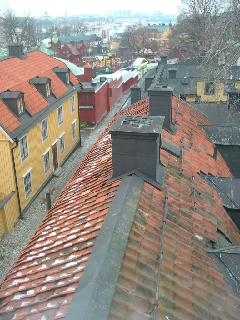 Ekskursio Tukholmaan, matkakuvia: Handarbetets Vänner (HV), maisema ullakkokerroksen ikkunasta
