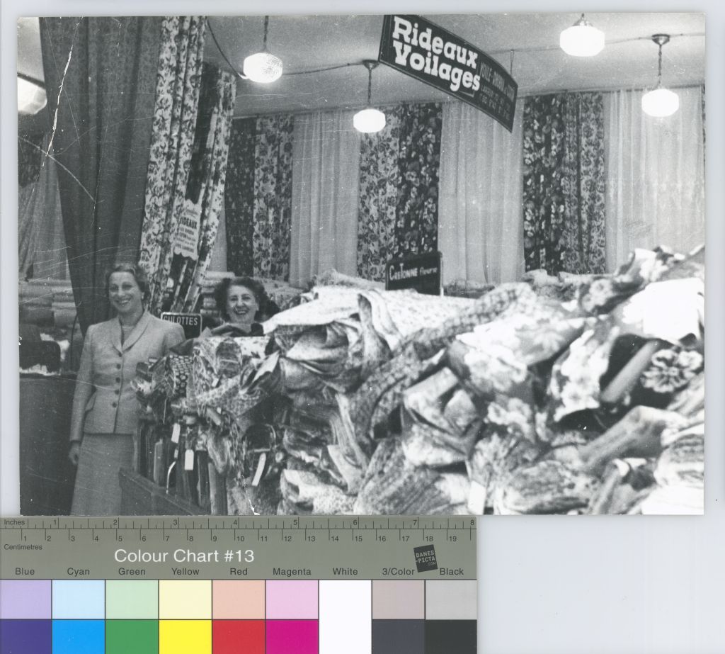 Tekstiilitaide ja vaatetussuunnittelu 1960-luku, opintomatkalla ranskalaisessa kangaskaupassa