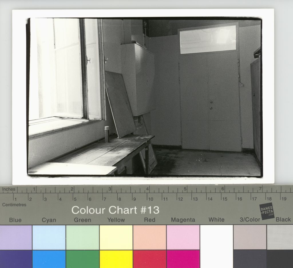 Ateneum dokumentti 1980-1981: fiksatiivin tuuletus avoimen ikkunan äärellä