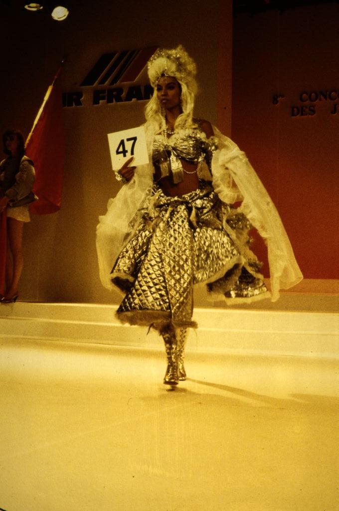 Concours international des jeunes créateurs de mode 1990: näytöskuvia