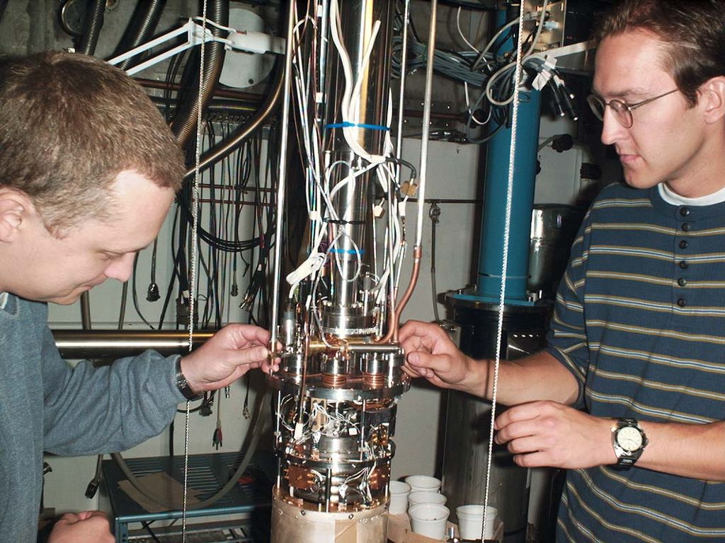 LTL Photos from 1998; Low Temperature experiments in the Laboratory